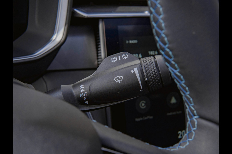 Lynk & Co 01 1.5 Black Edition Zwarte dakhemel|Panoramadak|360° Camera|ACC|Stoelverwarming|Navi|Carplay