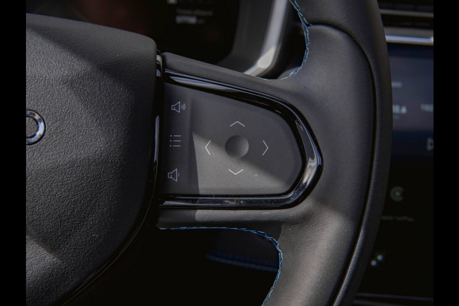 Lynk & Co 01 1.5 Black Edition Zwarte dakhemel|Panoramadak|360° Camera|ACC|Stoelverwarming|Navi|Carplay