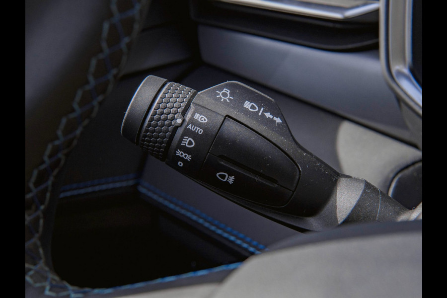 Lynk & Co 01 1.5 Black Edition Zwarte dakhemel|Panoramadak|360° Camera|ACC|Stoelverwarming|Navi|Carplay