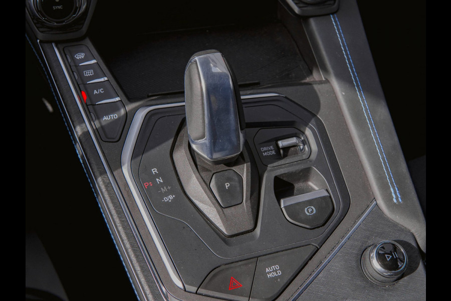 Lynk & Co 01 1.5 Black Edition Zwarte dakhemel|Panoramadak|360° Camera|ACC|Stoelverwarming|Navi|Carplay