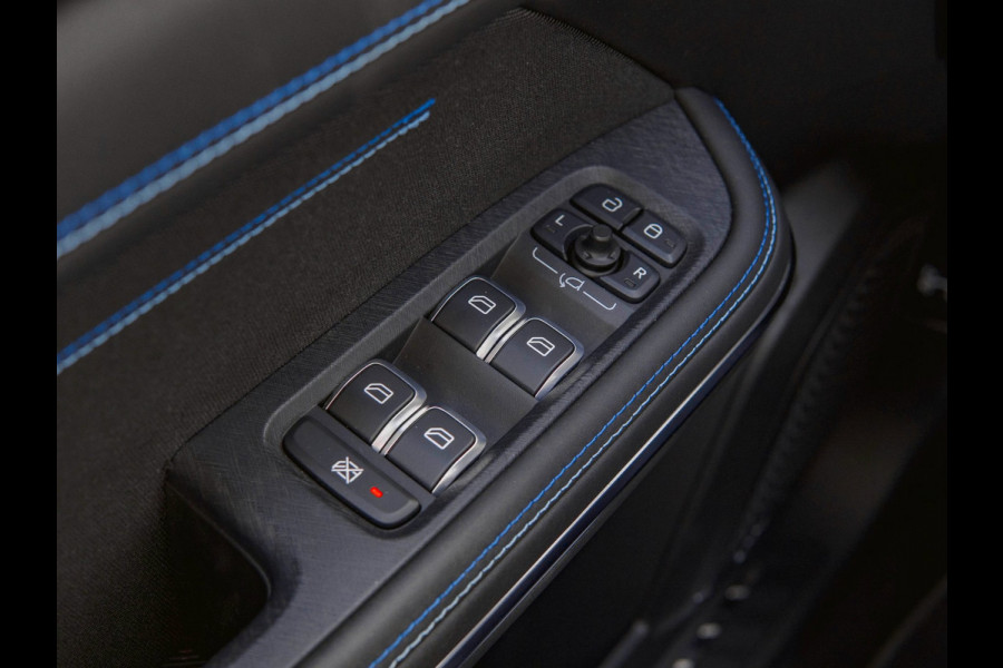 Lynk & Co 01 1.5 Black Edition Zwarte dakhemel|Panoramadak|360° Camera|ACC|Stoelverwarming|Navi|Carplay