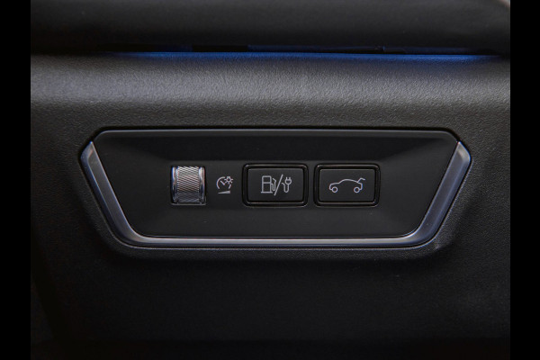 Lynk & Co 01 1.5 Black Edition Zwarte dakhemel|Panoramadak|360° Camera|ACC|Stoelverwarming|Navi|Carplay