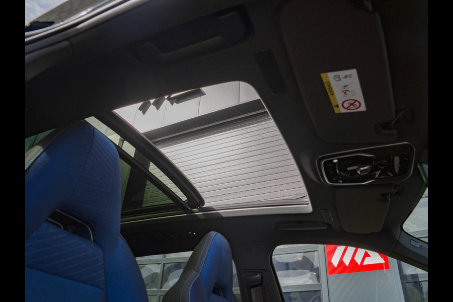 Lynk & Co 01 1.5 Black Edition Zwarte dakhemel|Panoramadak|360° Camera|ACC|Stoelverwarming|Navi|Carplay