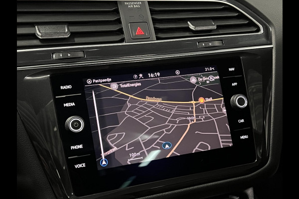 Volkswagen Tiguan 1.4 TSI eHybrid R-Line Business Trekhaak | Adapt. cruise | Opendak | Achteruitrij camera | Stuur-/stoelverwarming | Carplay
