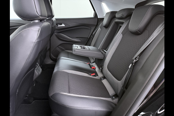 Opel Grandland X T131PK Trekhaak AGR Navi Apple Carplay Android 1/2 Leer Cruise Control Pdc ECC Ergocomfort Stoel Business Executive Lmv Privacy Glas Led DAB+ Regen-Lichtsensor Lane Assist 1.400KG Trekgewicht 1e Eigenaar Origineel Nederlandse Auto € 34.000