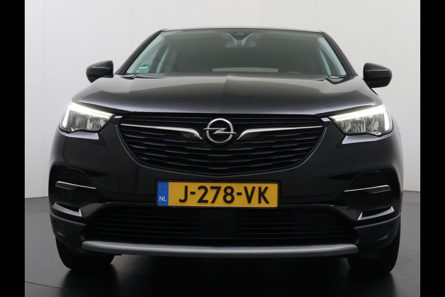 Opel Grandland X T131PK Trekhaak AGR Navi Apple Carplay Android 1/2 Leer Cruise Control Pdc ECC Ergocomfort Stoel Business Executive Lmv Privacy Glas Led DAB+ Regen-Lichtsensor Lane Assist 1.400KG Trekgewicht 1e Eigenaar Origineel Nederlandse Auto € 34.000