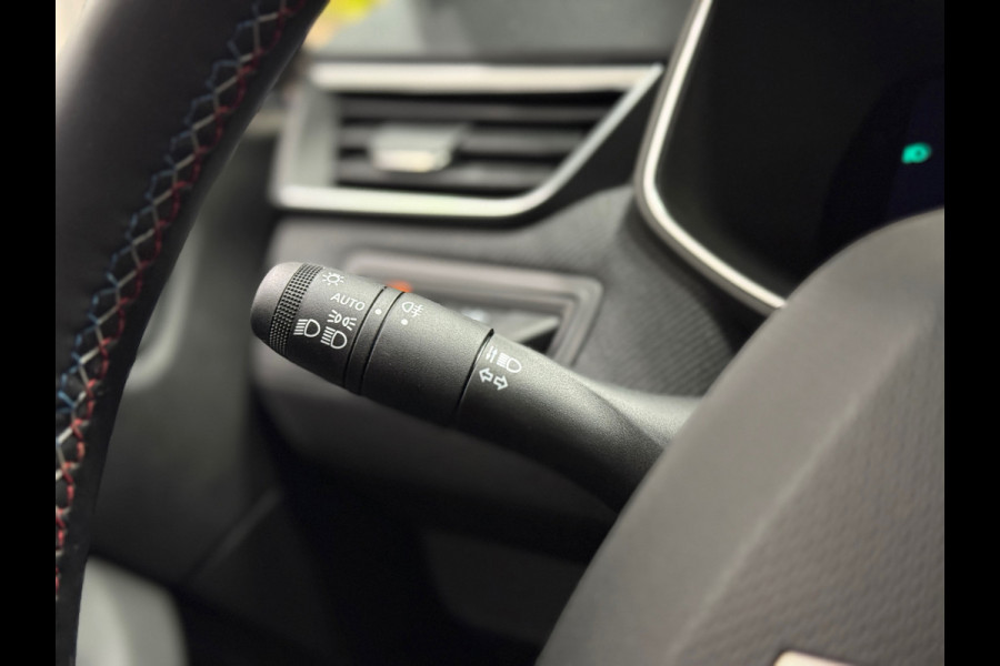 Renault Clio 1.6 E-Tech 145 esprit Alpine Aut.|Digitaal Dashboard 360 Apple Carplay & Android Auto Camera Adaptieve Cruise Control