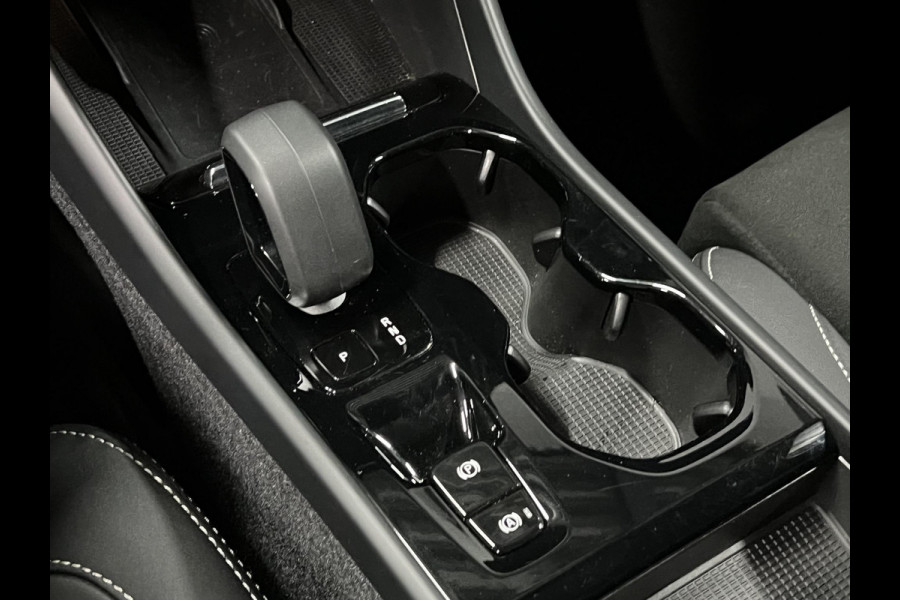 Volvo XC40 1.5 T5 Plug-in hybrid Ultimate Dark Trekhaak | Open dak | Adapt. cruise | 360 camera | Stuur-/stoelverwarming | Harman Kardon | Carplay