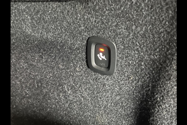 Volvo XC40 1.5 T5 Plug-in hybrid Ultimate Dark Trekhaak | Open dak | Adapt. cruise | 360 camera | Stuur-/stoelverwarming | Harman Kardon | Carplay