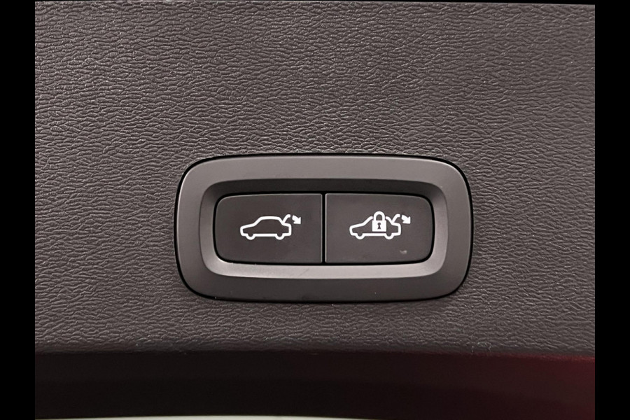 Volvo XC40 1.5 T5 Plug-in hybrid Ultimate Dark Trekhaak | Open dak | Adapt. cruise | 360 camera | Stuur-/stoelverwarming | Harman Kardon | Carplay