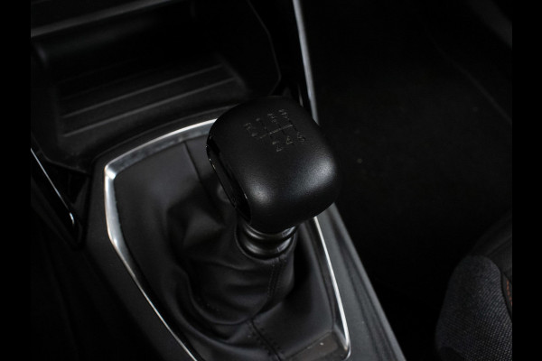 Peugeot 2008 1.2 PureTech Active Pack Sport (APPLE CARPLAY,NAVI,PDC,CLIMATE,CRUISE,LED,BLACK EDITION,SPORTSTOELEN,LM VELGEN)