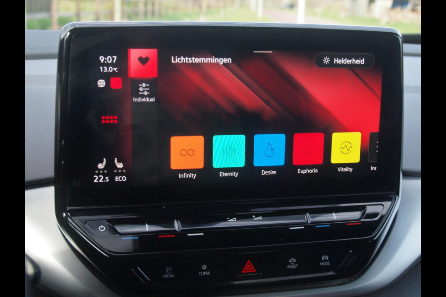 Volkswagen ID.4 Life 77 kWh | Camera | Trekhaak | Sfeerverlichting | Apple Carplay | Cruise Control |