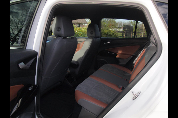 Volkswagen ID.4 Life 77 kWh | Camera | Trekhaak | Sfeerverlichting | Apple Carplay | Cruise Control |