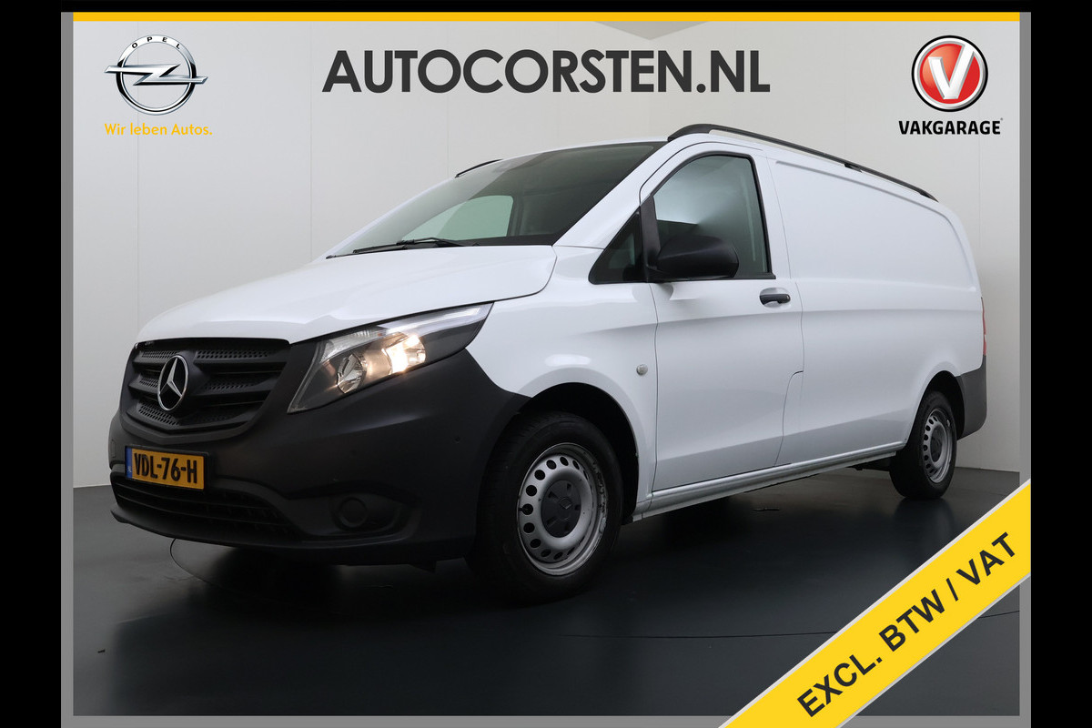 Mercedes-Benz Vito 114CDI 136pk AUT-7 Lang Trekhaak Euro-6 Airco Cruise Control Bluetooth Lane Asist Pdc Betonplex Vloer Wandbetimmering Kast inbouw Achter+Geblindeerde-Raam Schuifdeur 1e Eigenaar 2.000KG Trekgewicht Nette Bus!