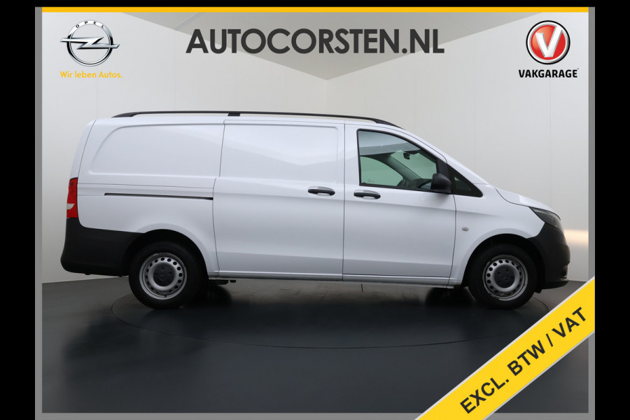 Mercedes-Benz Vito 114CDI 136pk AUT-7 Lang Trekhaak Euro-6 Airco Cruise Control Bluetooth Lane Asist Pdc Betonplex Vloer Wandbetimmering Kast inbouw Achter+Geblindeerde-Raam Schuifdeur 1e Eigenaar 2.000KG Trekgewicht Nette Bus!