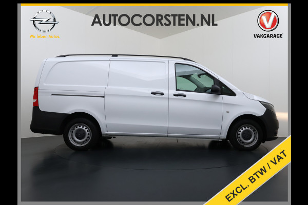Mercedes-Benz Vito 114CDI 136pk AUT-7 Lang Trekhaak Euro-6 Airco Cruise Control Bluetooth Lane Asist Pdc Betonplex Vloer Wandbetimmering Kast inbouw Achter+Geblindeerde-Raam Schuifdeur 1e Eigenaar 2.000KG Trekgewicht Nette Bus!