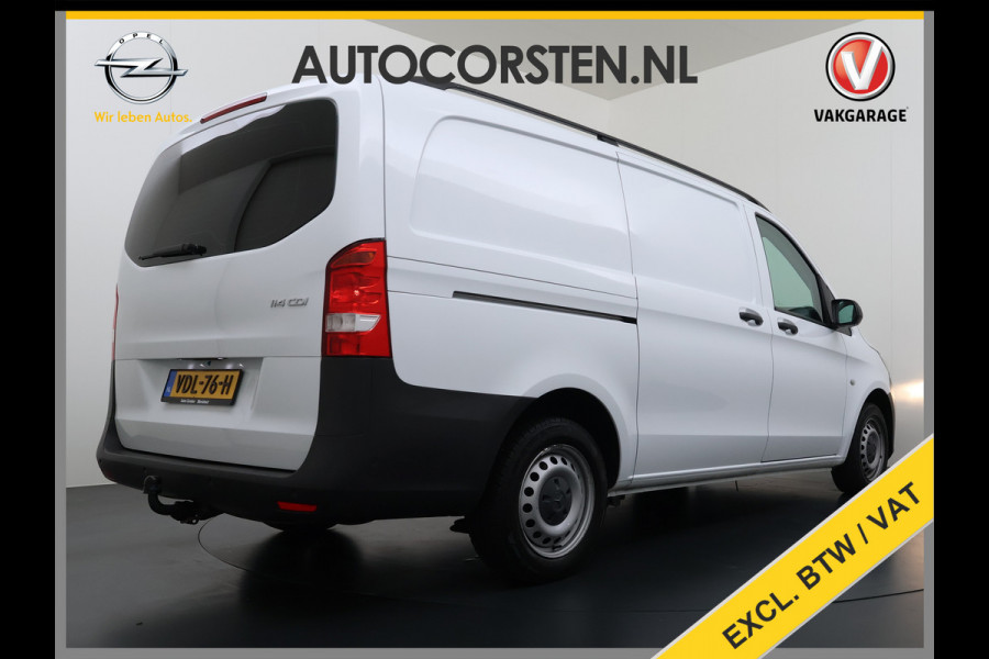 Mercedes-Benz Vito 114CDI 136pk AUT-7 Lang Trekhaak Euro-6 Airco Cruise Control Bluetooth Lane Asist Pdc Betonplex Vloer Wandbetimmering Kast inbouw Achter+Geblindeerde-Raam Schuifdeur 1e Eigenaar 2.000KG Trekgewicht Nette Bus!