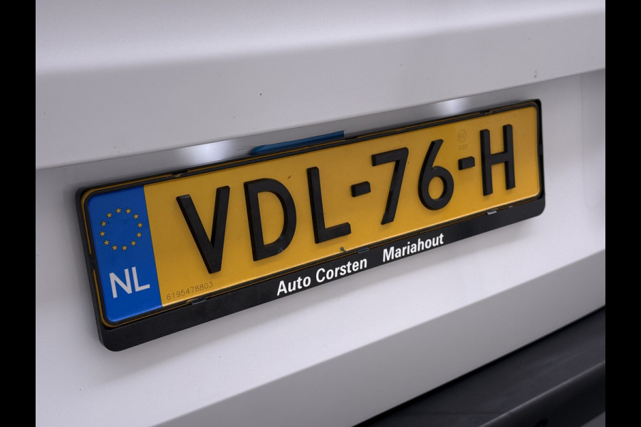 Mercedes-Benz Vito 114CDI 136pk AUT-7 Lang Trekhaak Euro-6 Airco Cruise Control Bluetooth Lane Asist Pdc Betonplex Vloer Wandbetimmering Kast inbouw Achter+Geblindeerde-Raam Schuifdeur 1e Eigenaar 2.000KG Trekgewicht Nette Bus!