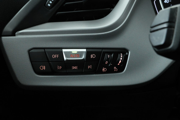 BMW 1-serie 118i High Executive Edition Full Black, Apple Carplay, Cruise