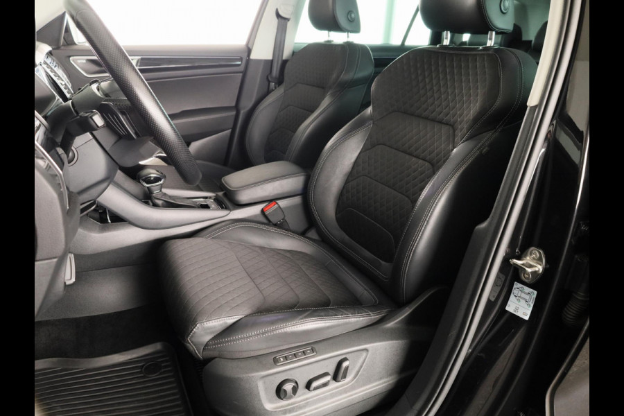 Škoda Kodiaq 1.5 TSI Business Edition Plus 150 pk Automaat (DSG) | Navigatie | Panoramadak | Parkeersensoren (Park assist) | Rondomzicht camera | Stoelverwarming |