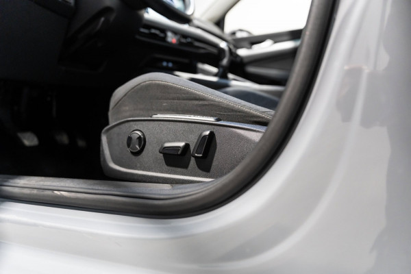 Volkswagen Golf 1.5 TSI Highline IQ CARPLAY CAMERA