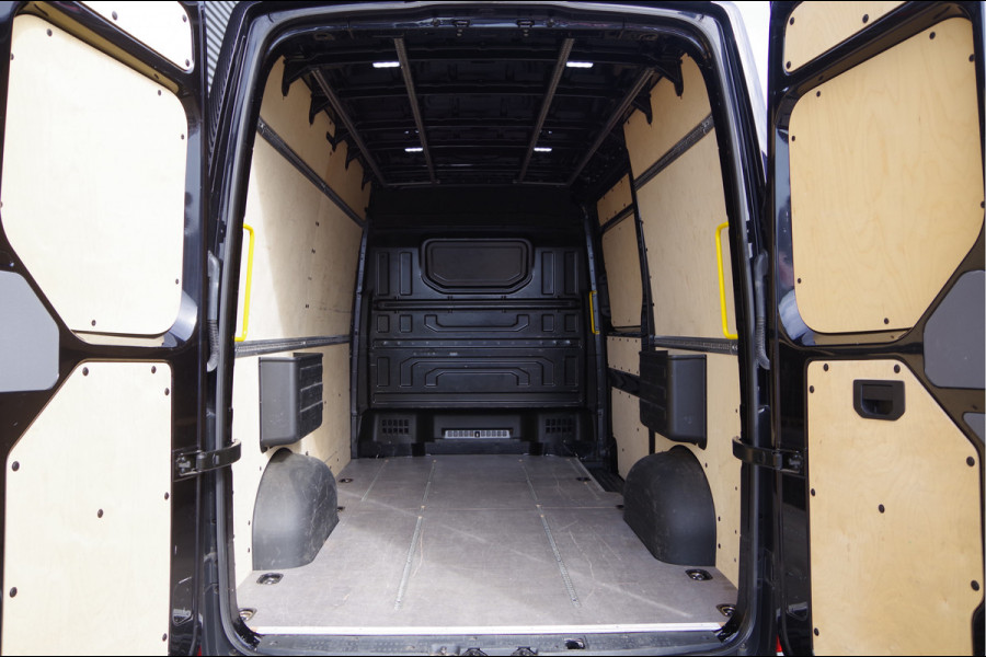 Volkswagen Crafter 35 2.0 TDI L3H3(L2H2) 177PK AUT. LED, ADAPT. CRUISE, STOELVERWARMING, STANDKACHEL, ERGO COMFORT STOEL GEV, CAMERA, NAVI, CLIMA,