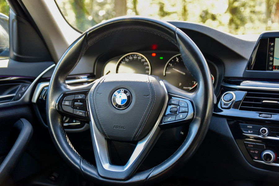 BMW 5 Serie Touring 520i Executive | Trekhaak | Navigatie | Stoelverwarming | Cruise