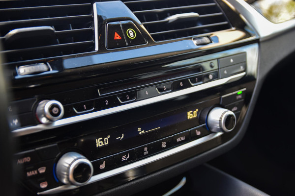 BMW 5 Serie Touring 520i Executive | Trekhaak | Navigatie | Stoelverwarming | Cruise