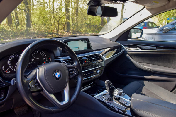 BMW 5 Serie Touring 520i Executive | Trekhaak | Navigatie | Stoelverwarming | Cruise