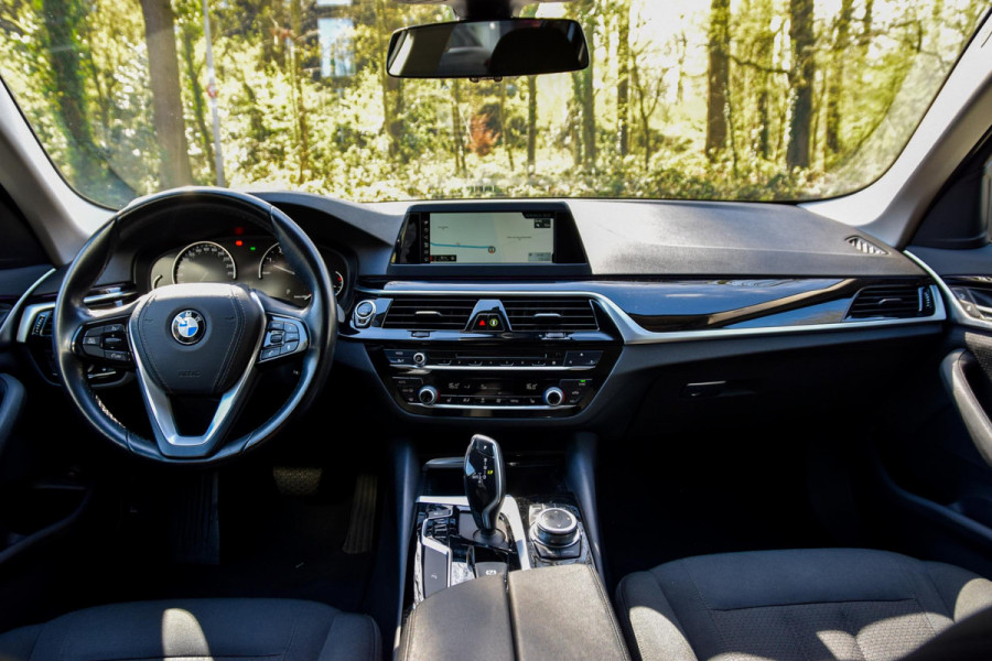 BMW 5 Serie Touring 520i Executive | Trekhaak | Navigatie | Stoelverwarming | Cruise