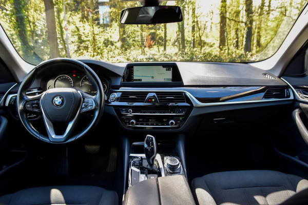 BMW 5 Serie Touring 520i Executive | Trekhaak | Navigatie | Stoelverwarming | Cruise