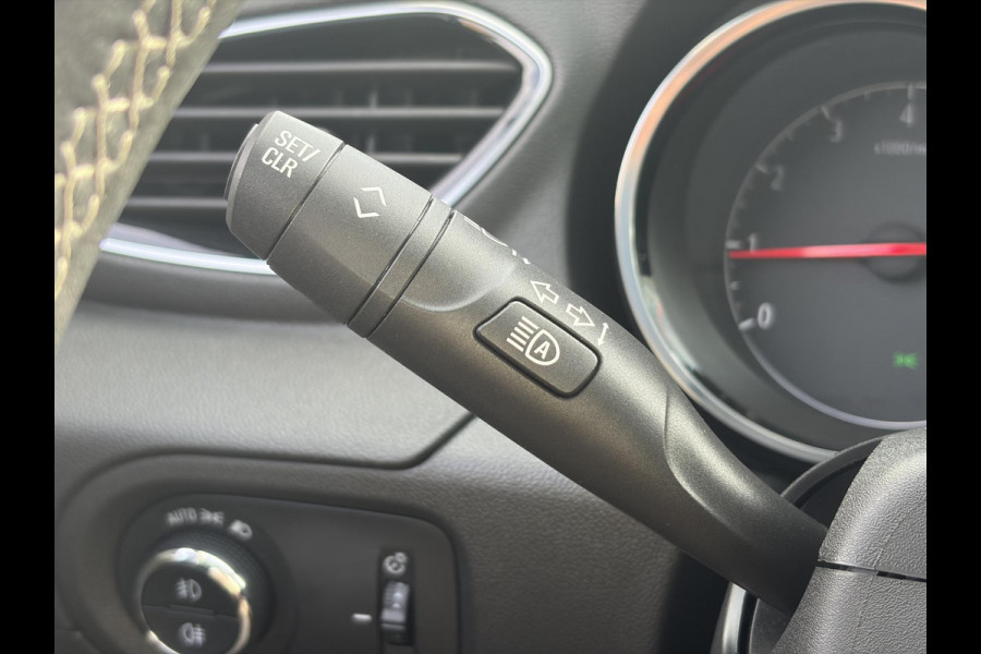 Opel Grandland X 1.2 Turbo Ultimate 1e Eigenaar,360° Camera,Pano,Navi,Stoelverw,Keyless,Rijstrooksensor,BSD,131pk,6 Bak,N.A.P,Pdc V+A,Lm velgen,Halfleder,Dealer Onderhouden,Net beurt gehad,Apk tot 01-2027