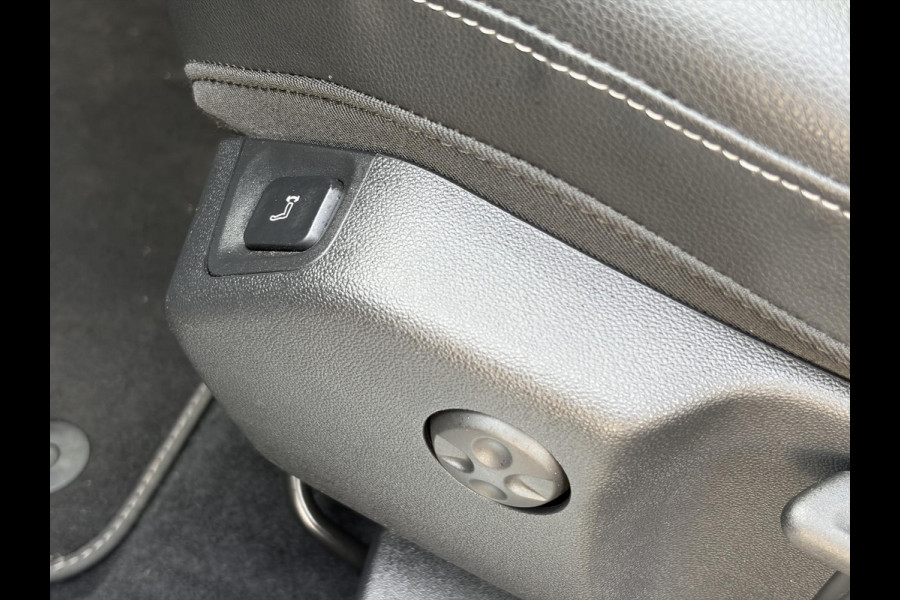 Opel Grandland X 1.2 Turbo Ultimate 1e Eigenaar,360° Camera,Pano,Navi,Stoelverw,Keyless,Rijstrooksensor,BSD,131pk,6 Bak,N.A.P,Pdc V+A,Lm velgen,Halfleder,Dealer Onderhouden,Net beurt gehad,Apk tot 01-2027