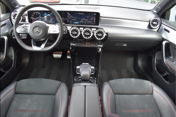 Mercedes-Benz A-Klasse 200 AMG Wide Screen Sfeer Pano Night Pakket Camera 18 Inch