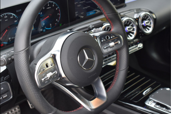 Mercedes-Benz A-Klasse 200 AMG Wide Screen Sfeer Pano Night Pakket Camera 18 Inch