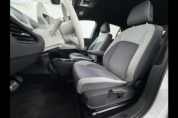 Volkswagen ID.3 First Plus 62kWh Navi-Pro Camera Matrix-Led/Dynamisch Adap.Cruise 19" Apple Carplay Android SOH 92% Ecc Pdc Stoel+Stuurverwarming Lmv Keyless advanced Zwarte-Hemel Wifi DAB Regen-Lichtsensor Isofix Zeer complete 1st Plus!