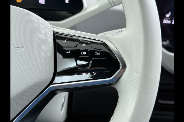 Volkswagen ID.3 First Plus 62kWh Navi-Pro Camera Matrix-Led/Dynamisch Adap.Cruise 19" Apple Carplay Android SOH 92% Ecc Pdc Stoel+Stuurverwarming Lmv Keyless advanced Zwarte-Hemel Wifi DAB Regen-Lichtsensor Isofix Zeer complete 1st Plus!