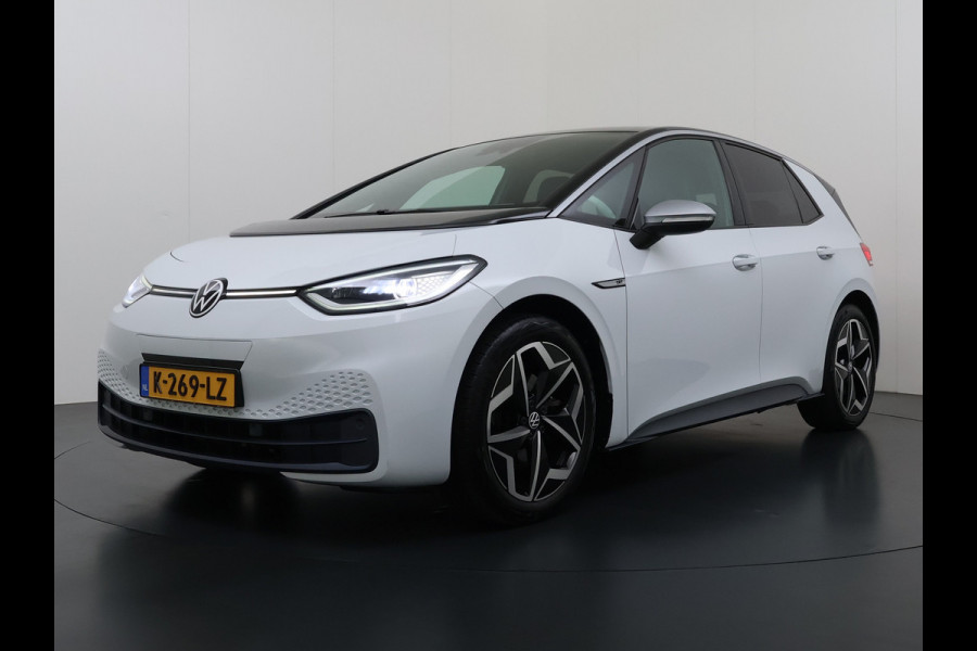 Volkswagen ID.3 First Plus 62kWh Navi-Pro Camera Matrix-Led/Dynamisch Adap.Cruise 19" Apple Carplay Android SOH 92% Ecc Pdc Stoel+Stuurverwarming Lmv Keyless advanced Zwarte-Hemel Wifi DAB Regen-Lichtsensor Isofix Zeer complete 1st Plus!