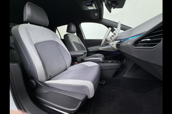 Volkswagen ID.3 First Plus 62kWh Navi-Pro Camera Matrix-Led/Dynamisch Adap.Cruise 19" Apple Carplay Android SOH 92% Ecc Pdc Stoel+Stuurverwarming Lmv Keyless advanced Zwarte-Hemel Wifi DAB Regen-Lichtsensor Isofix Zeer complete 1st Plus!