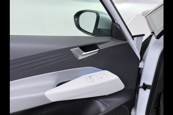 Volkswagen ID.3 First Plus 62kWh Navi-Pro Camera Matrix-Led/Dynamisch Adap.Cruise 19" Apple Carplay Android SOH 92% Ecc Pdc Stoel+Stuurverwarming Lmv Keyless advanced Zwarte-Hemel Wifi DAB Regen-Lichtsensor Isofix Zeer complete 1st Plus!