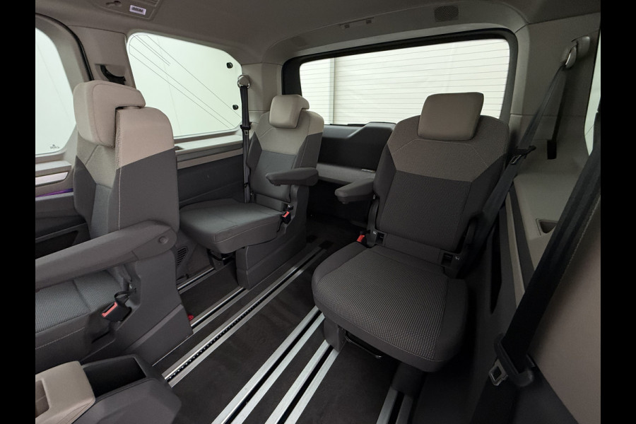 Volkswagen Multivan Bulli 218PK eHybrid AUT-6 Pano-Dak Navi 3-Zone Ecc Cruise Control Camera Trekhaak Apple Carplay Android Pdc Stoelverwarming Life 2+2+2 Premium Zitopstelling Keyless Lmv 19" Easy Open Pack Privacy Glas Elek.Achterklep Led Origineel Nederlandse Bus Dealeronderhouden 1.600kg trekvermogen