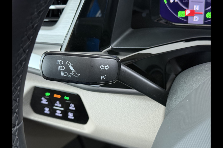 Volkswagen Multivan Bulli 218PK eHybrid AUT-6 Pano-Dak Navi 3-Zone Ecc Cruise Control Camera Trekhaak Apple Carplay Android Pdc Stoelverwarming Life 2+2+2 Premium Zitopstelling Keyless Lmv 19" Easy Open Pack Privacy Glas Elek.Achterklep Led Origineel Nederlandse Bus Dealeronderhouden 1.600kg trekvermogen