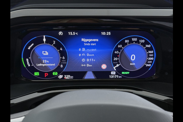 Volkswagen Multivan Bulli 218PK eHybrid AUT-6 Pano-Dak Navi 3-Zone Ecc Cruise Control Camera Trekhaak Apple Carplay Android Pdc Stoelverwarming Life 2+2+2 Premium Zitopstelling Keyless Lmv 19" Easy Open Pack Privacy Glas Elek.Achterklep Led Origineel Nederlandse Bus Dealeronderhouden 1.600kg trekvermogen