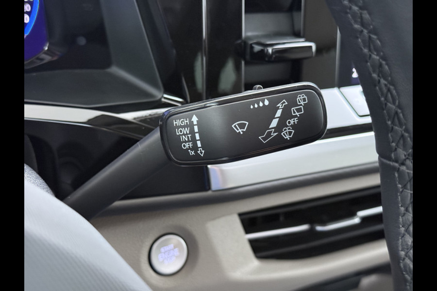 Volkswagen Multivan Bulli 218PK eHybrid AUT-6 Pano-Dak Navi 3-Zone Ecc Cruise Control Camera Trekhaak Apple Carplay Android Pdc Stoelverwarming Life 2+2+2 Premium Zitopstelling Keyless Lmv 19" Easy Open Pack Privacy Glas Elek.Achterklep Led Origineel Nederlandse Bus Dealeronderhouden 1.600kg trekvermogen