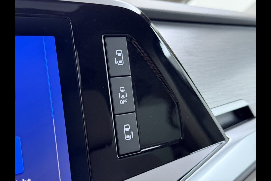 Volkswagen Multivan Bulli 218PK eHybrid AUT-6 Pano-Dak Navi 3-Zone Ecc Cruise Control Camera Trekhaak Apple Carplay Android Pdc Stoelverwarming Life 2+2+2 Premium Zitopstelling Keyless Lmv 19" Easy Open Pack Privacy Glas Elek.Achterklep Led Origineel Nederlandse Bus Dealeronderhouden 1.600kg trekvermogen
