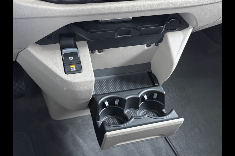 Volkswagen Multivan Bulli 218PK eHybrid AUT-6 Pano-Dak Navi 3-Zone Ecc Cruise Control Camera Trekhaak Apple Carplay Android Pdc Stoelverwarming Life 2+2+2 Premium Zitopstelling Keyless Lmv 19" Easy Open Pack Privacy Glas Elek.Achterklep Led Origineel Nederlandse Bus Dealeronderhouden 1.600kg trekvermogen