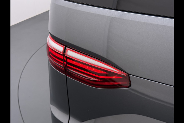 Volkswagen Multivan Bulli 218PK eHybrid AUT-6 Pano-Dak Navi 3-Zone Ecc Cruise Control Camera Trekhaak Apple Carplay Android Pdc Stoelverwarming Life 2+2+2 Premium Zitopstelling Keyless Lmv 19" Easy Open Pack Privacy Glas Elek.Achterklep Led Origineel Nederlandse Bus Dealeronderhouden 1.600kg trekvermogen