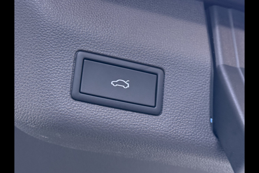 Volkswagen Multivan Bulli 218PK eHybrid AUT-6 Pano-Dak Navi 3-Zone Ecc Cruise Control Camera Trekhaak Apple Carplay Android Pdc Stoelverwarming Life 2+2+2 Premium Zitopstelling Keyless Lmv 19" Easy Open Pack Privacy Glas Elek.Achterklep Led Origineel Nederlandse Bus Dealeronderhouden 1.600kg trekvermogen