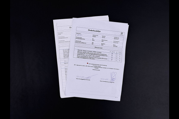 Volkswagen Multivan Bulli 218PK eHybrid AUT-6 Pano-Dak Navi 3-Zone Ecc Cruise Control Camera Trekhaak Apple Carplay Android Pdc Stoelverwarming Life 2+2+2 Premium Zitopstelling Keyless Lmv 19" Easy Open Pack Privacy Glas Elek.Achterklep Led Origineel Nederlandse Bus Dealeronderhouden 1.600kg trekvermogen