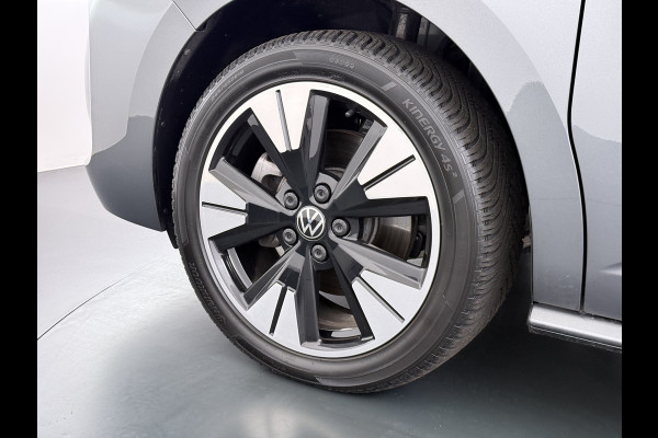 Volkswagen Multivan Bulli 218PK eHybrid AUT-6 Pano-Dak Navi 3-Zone Ecc Cruise Control Camera Trekhaak Apple Carplay Android Pdc Stoelverwarming Life 2+2+2 Premium Zitopstelling Keyless Lmv 19" Easy Open Pack Privacy Glas Elek.Achterklep Led Origineel Nederlandse Bus Dealeronderhouden 1.600kg trekvermogen